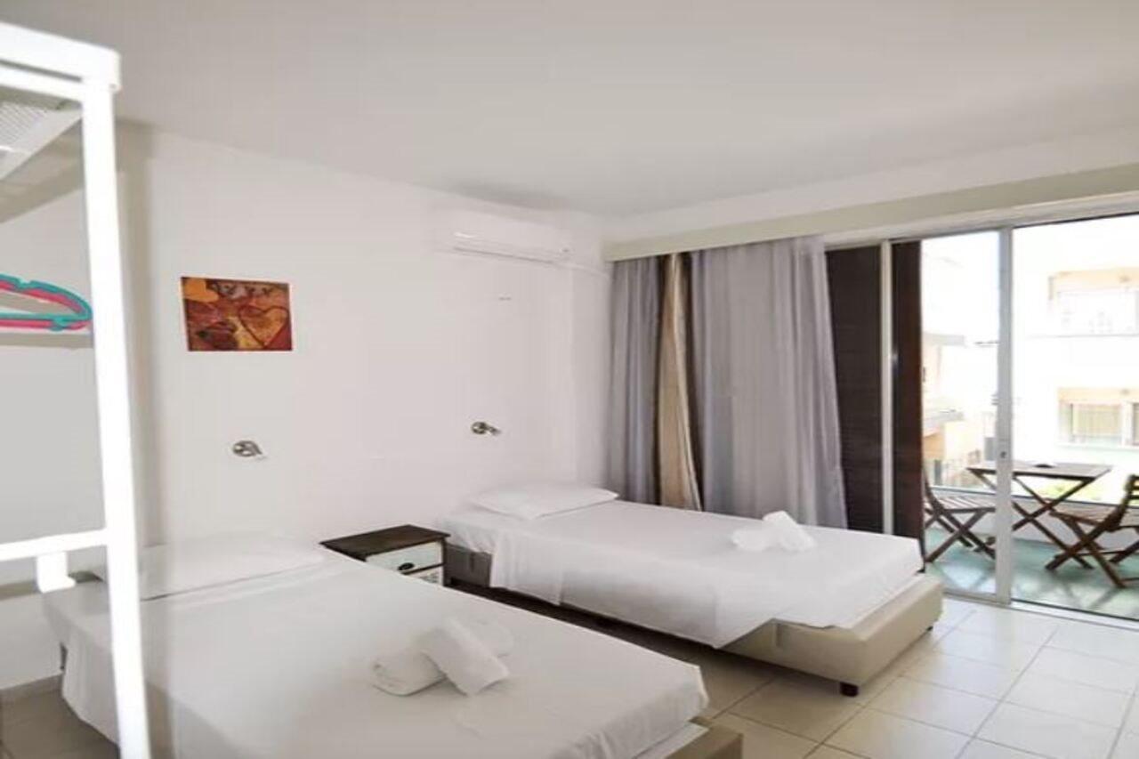Rhodes City New York Hotel מראה חיצוני תמונה