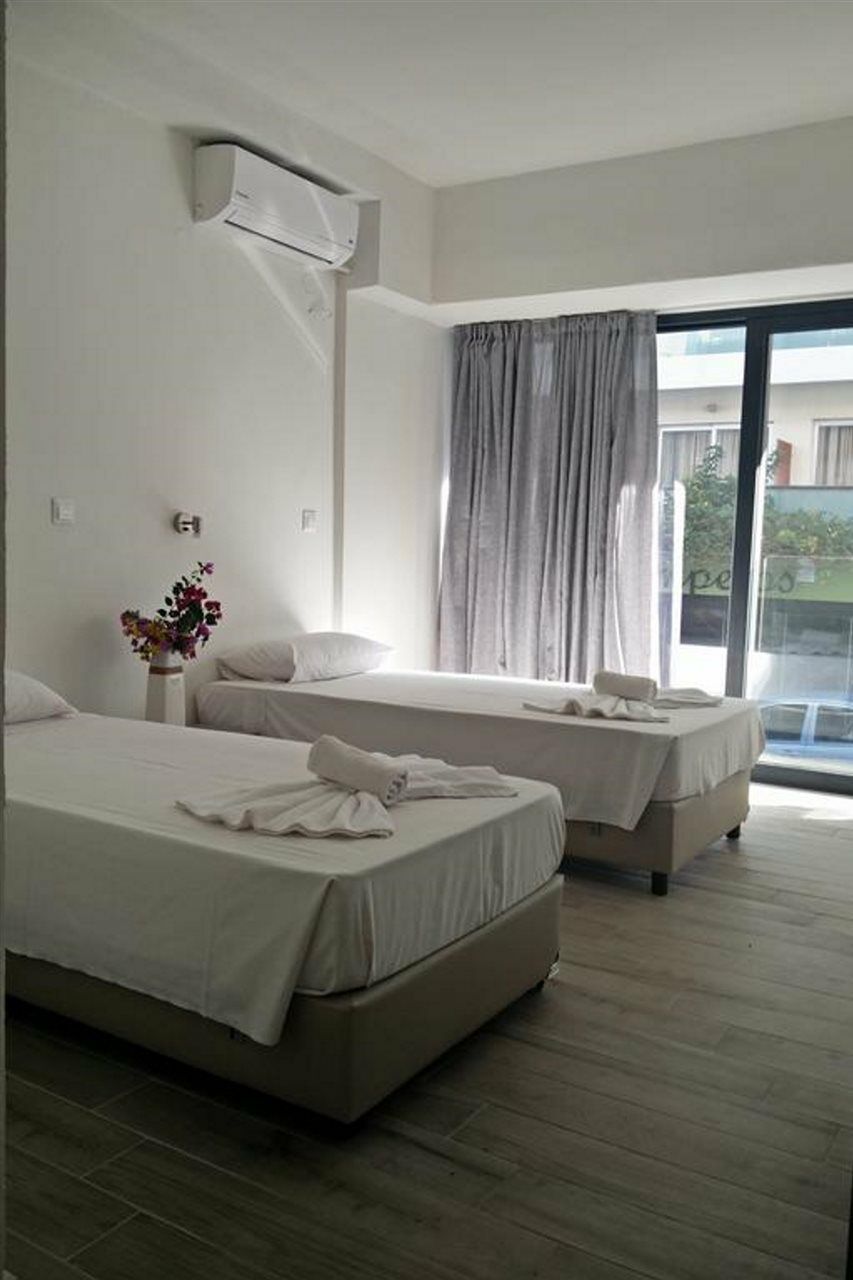 Rhodes City New York Hotel מראה חיצוני תמונה